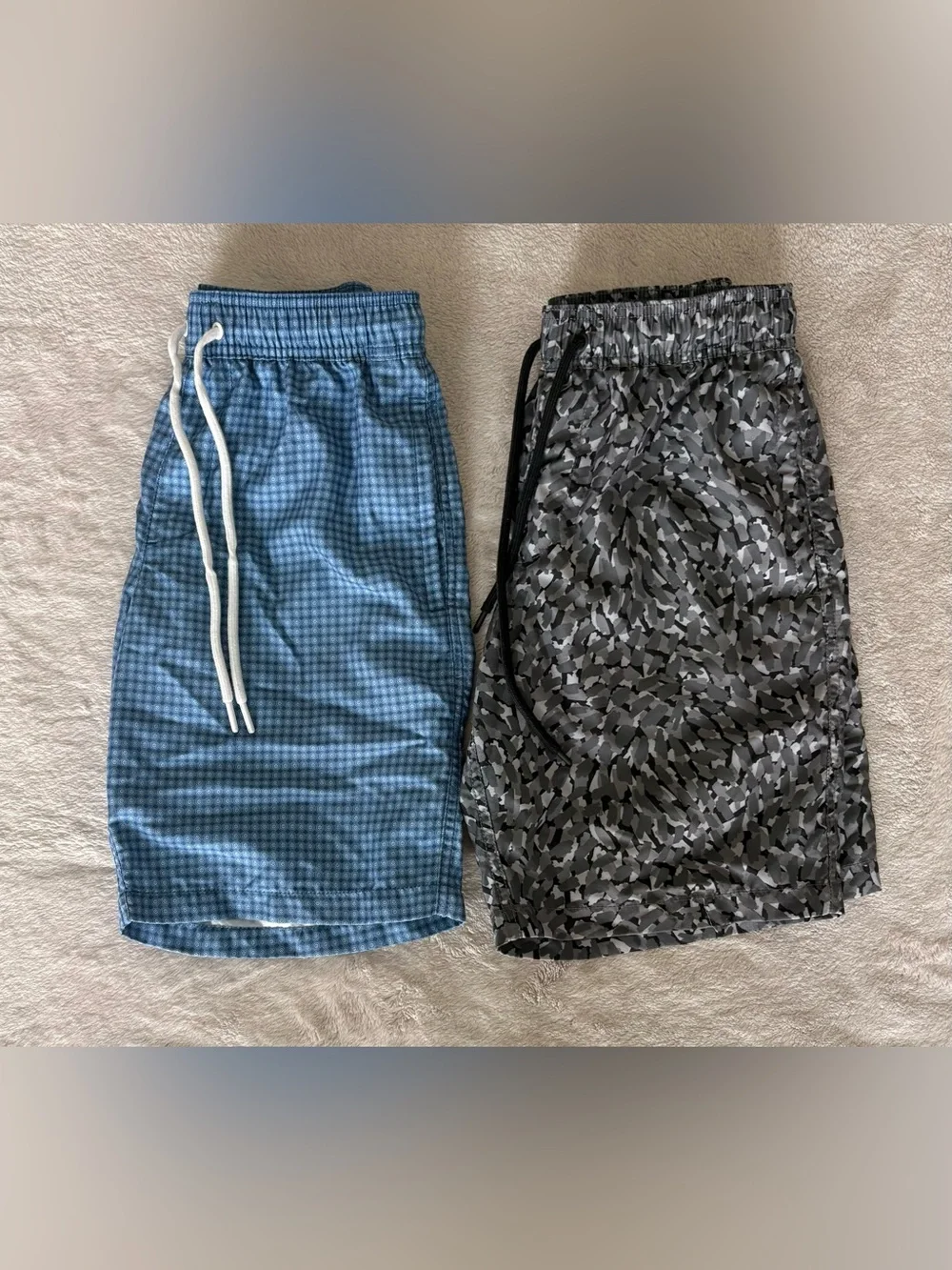 Amazon Essentials Men's Blue Gingham and Gray Pattern Swim Trunks - 2-Pack